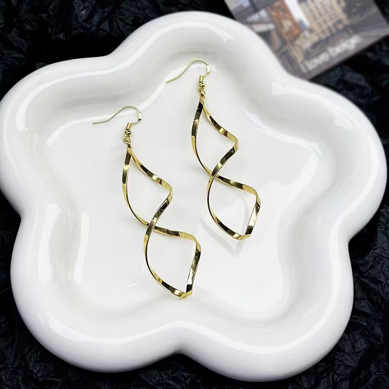 Spiral Dangle Kolczyki | Złoto