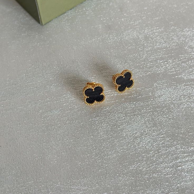 Clover Kolczyki Black