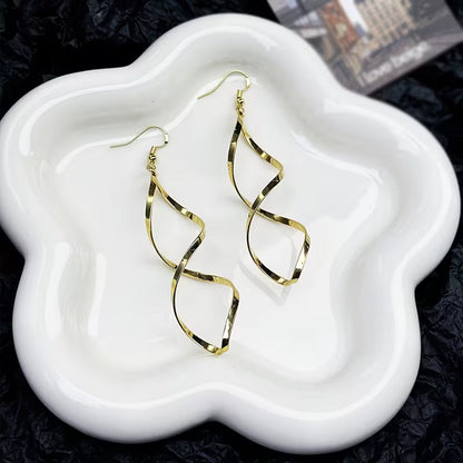 Spiral Dangle Kolczyki | Złoto