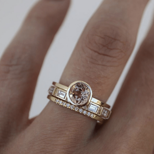 Złoto Bezel Solitaire Pierścionek